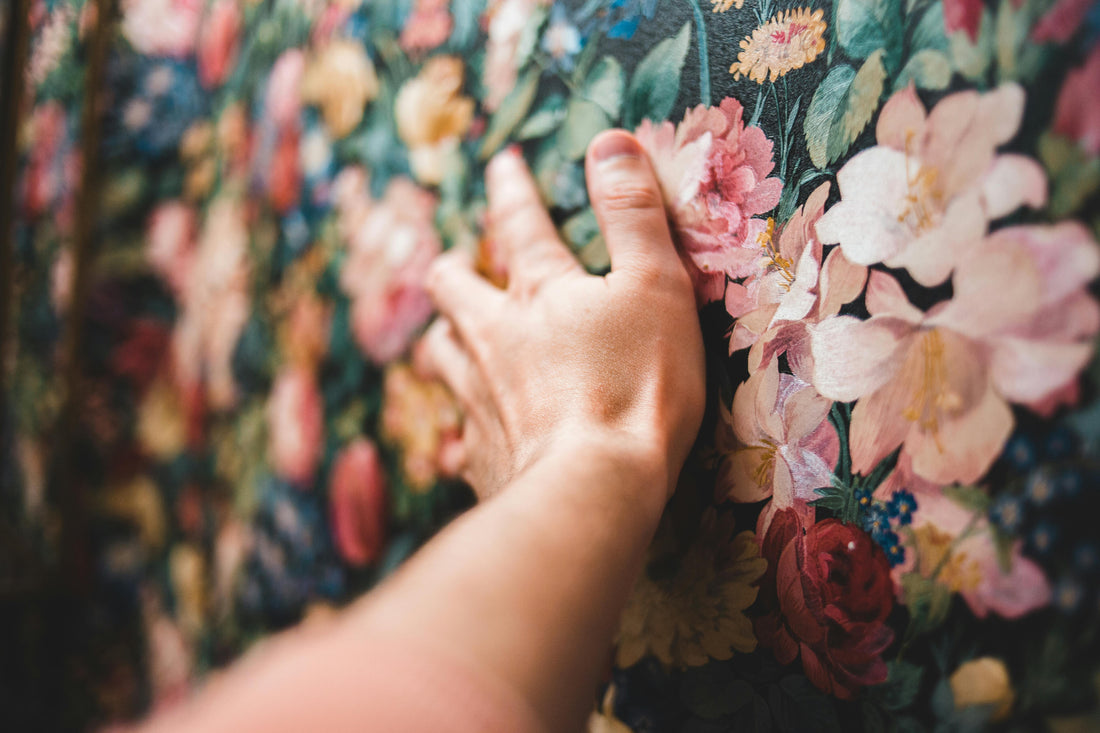 Learn Why Wallpapering is Better than Painting