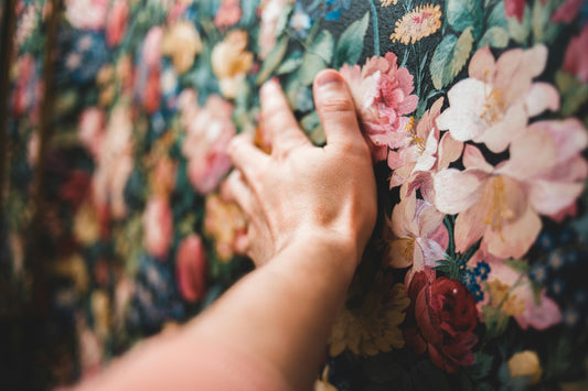 Learn Why Wallpapering is Better than Painting